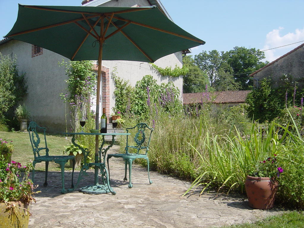 Chez Tartaud Lathus St Remy Quarto foto